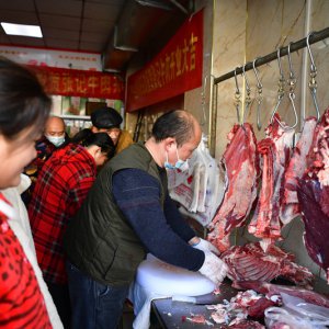 新店開業(yè)送白菜，這個老板的生意火了