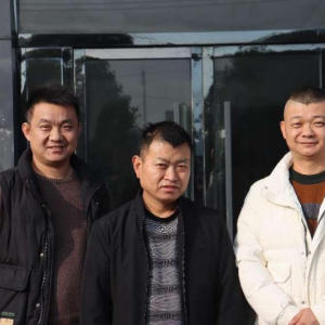 和睦兄弟三十年不分家，撐起父母晚年幸福生活——潁上縣謝橋鎮(zhèn)姜允紅三兄弟的故事